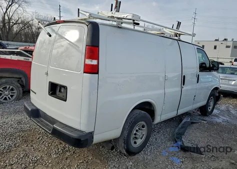 2018 Chevrolet Express G2500 из США, поврежденный, VIN 1GCWGAFP0J1287870